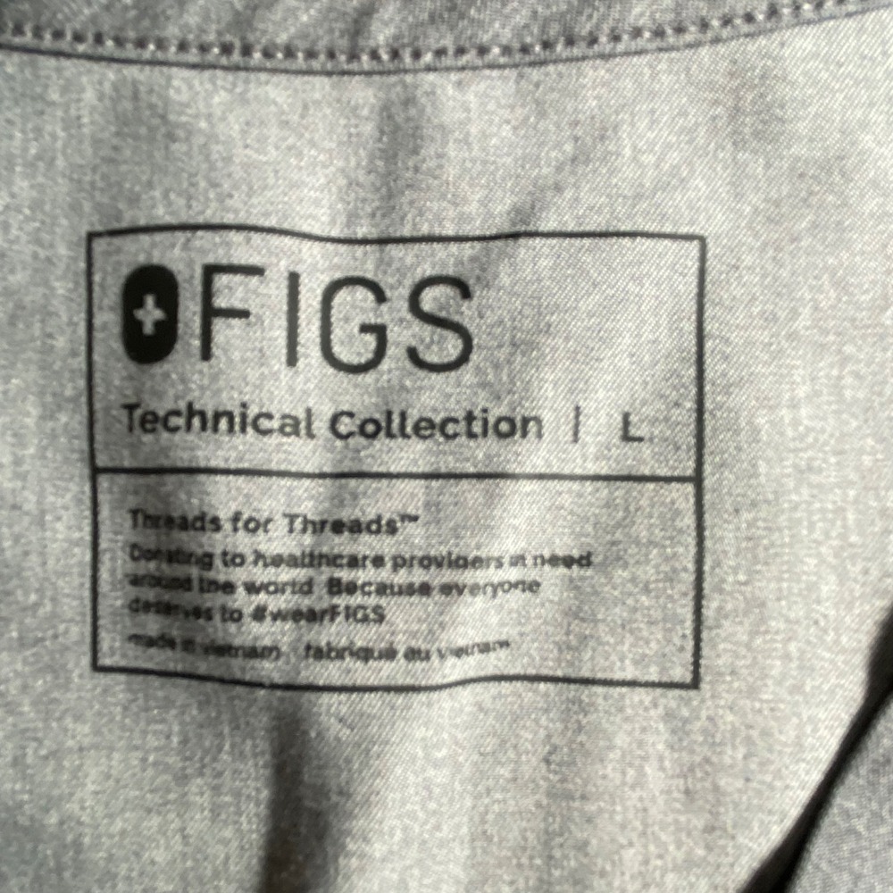 FIGS Technical Collection Gray Catarina Top and Zamora Joggers Scrubs Set Large - Picture 4 of 11